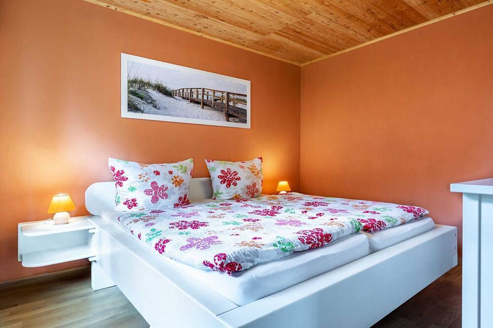 Ganze Wohnung, Ferienwohnung Sonne mit Terrasse, Kamin und Garten - Ferienhaus Sonne, Mond und in Steffenshagen, Bad Doberan & Umland