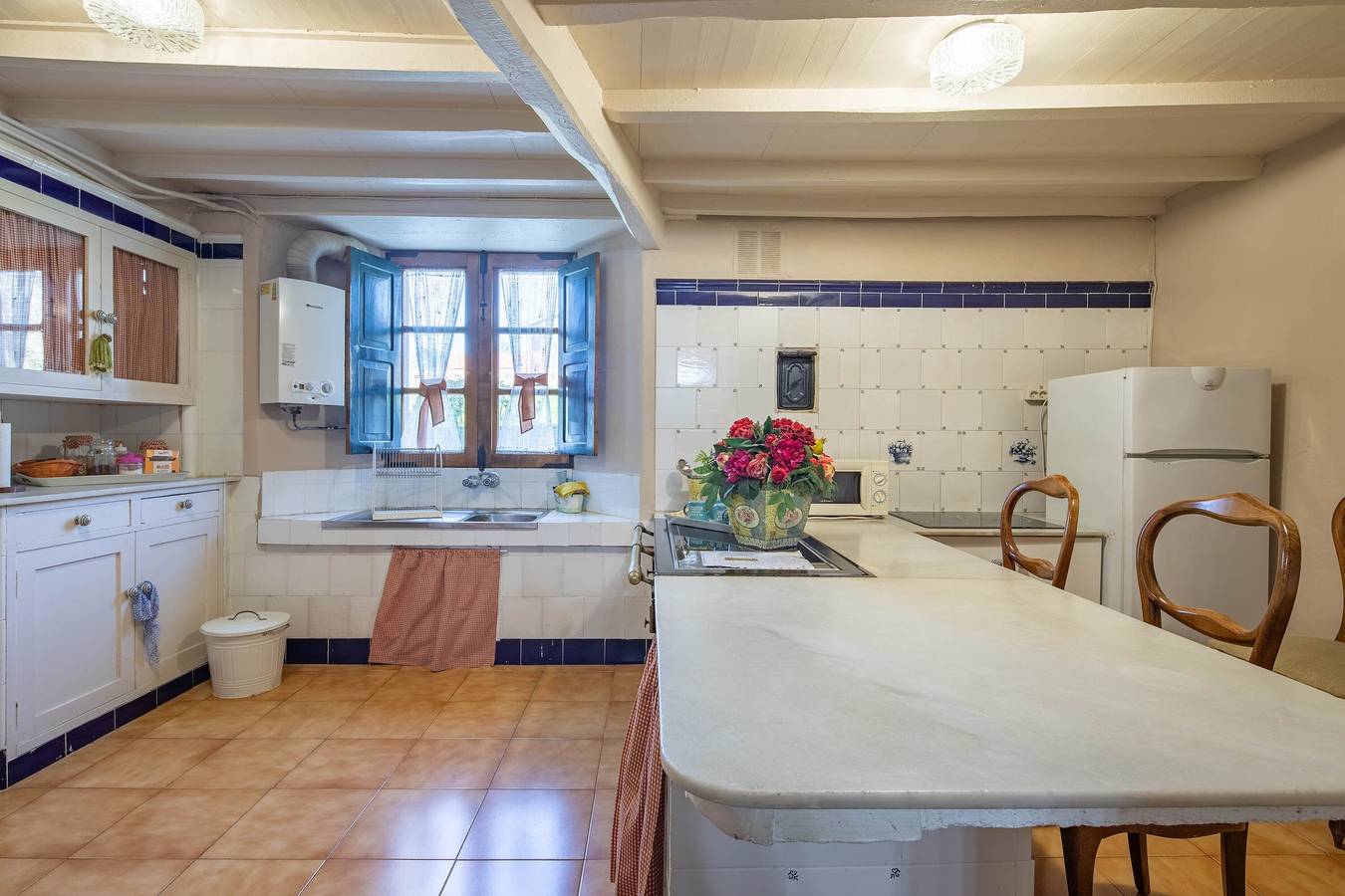 Country House 'Casa La Calleja' with Shared Terrace, Shared Garden and Wi-Fi in Arzúa, La Coruña Province