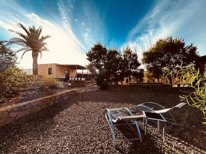 Gîte pour 2 personnes, avec jardin ainsi que piscine et vue dans Tetir