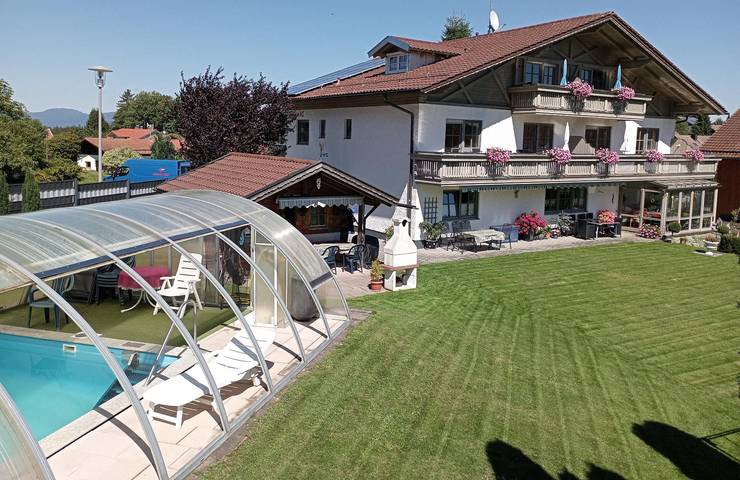 Ferienwohnung, mit Balkon und Balkon/Terrasse sowie Terrasse und Garten