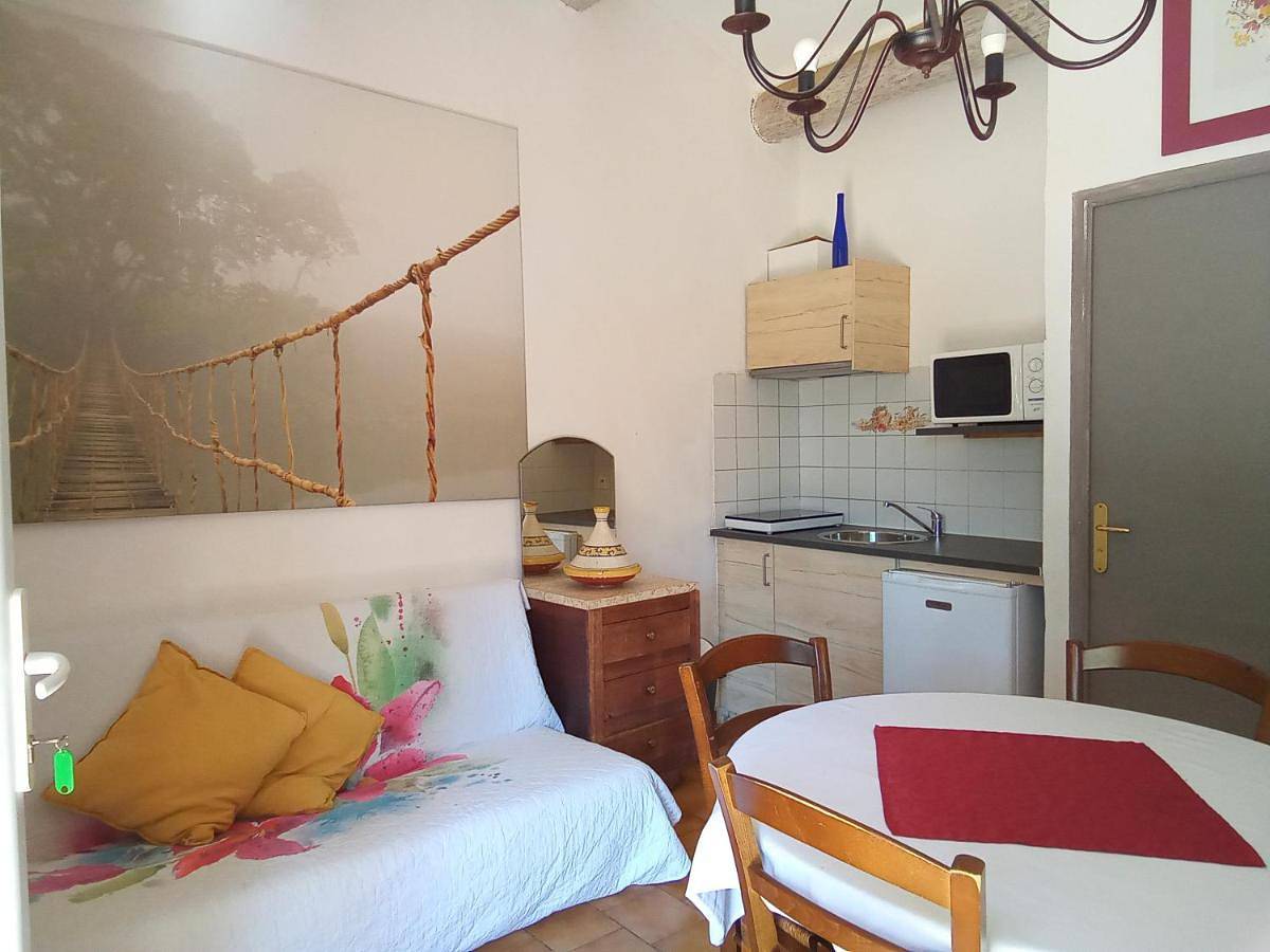 Double Room with Terrace in Villars, Parc naturel régional du Luberon