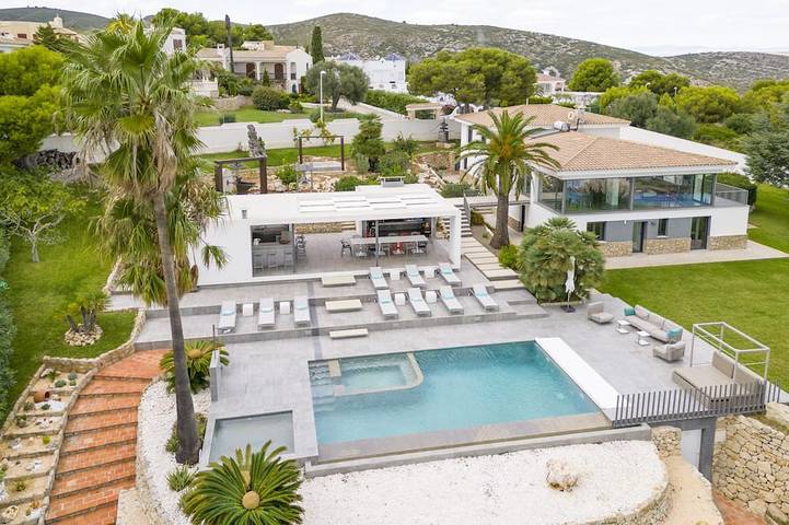 Villa für 16 Personen, mit Balkon und Whirlpool sowie Garten in Peñiscola