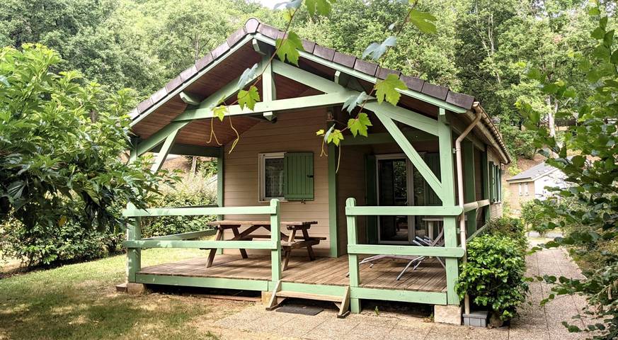 Chalet pour 6 personnes, avec terrasse ainsi que piscine et jardin - 1