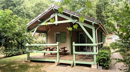 Chalet pour 6 personnes, avec terrasse ainsi que jardin et piscine en Corrèze