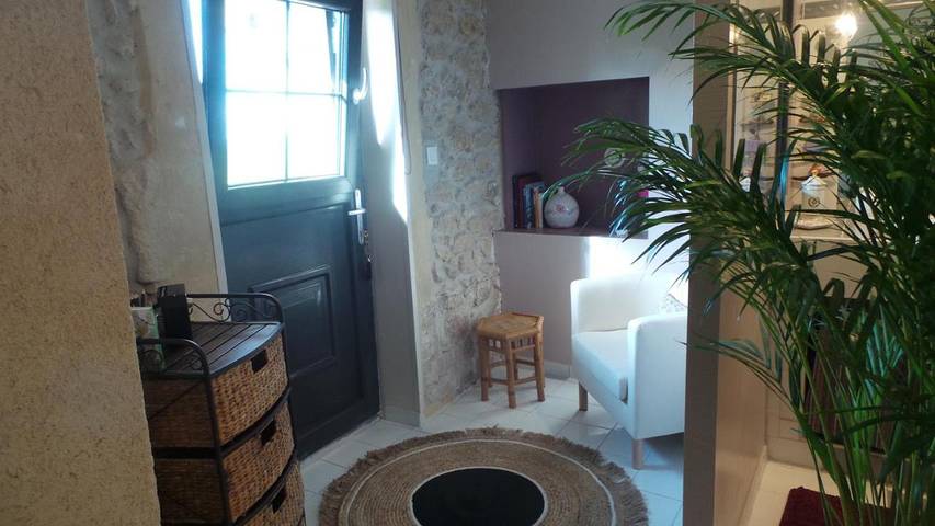 Location de vacances pour 2 personnes, avec vue ainsi que balcon et jardin, adapté aux familles à Monprimblanc - 4