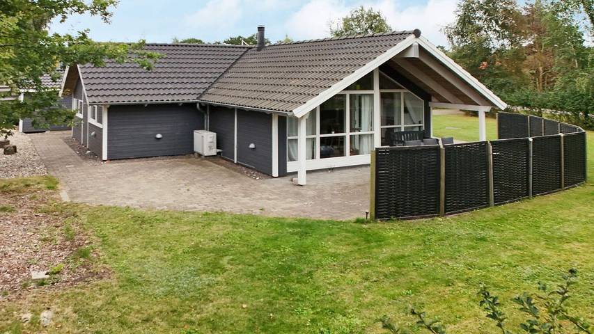 Ferienhaus für 6 Personen, mit Sauna und Whirlpool sowie Terrasse auf Seeland