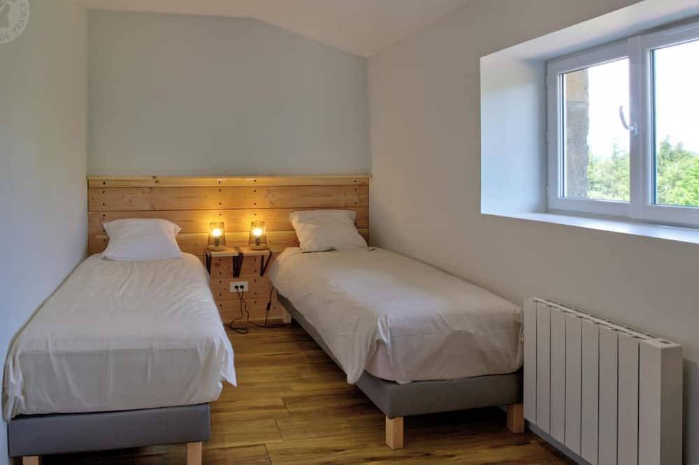Gîte cosy avec terrasse et jacuzzi privatif in Pouilly-lès-Feurs, Montbrison