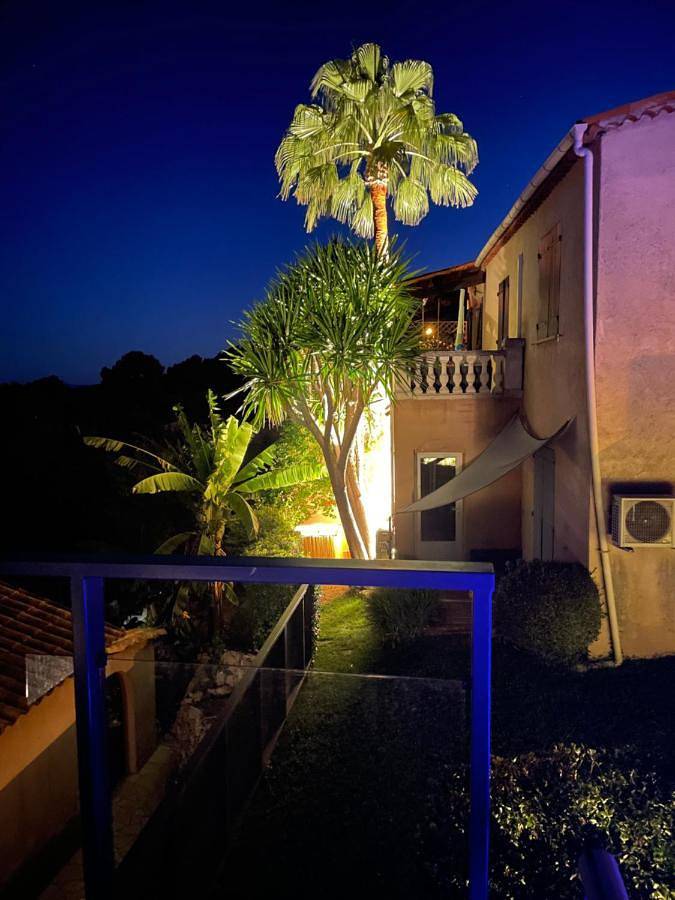 Location de vacances pour 4 personnes, avec vue et jardin ainsi que piscine et vue sur le lac, adapté aux familles à Le Tignet - 3