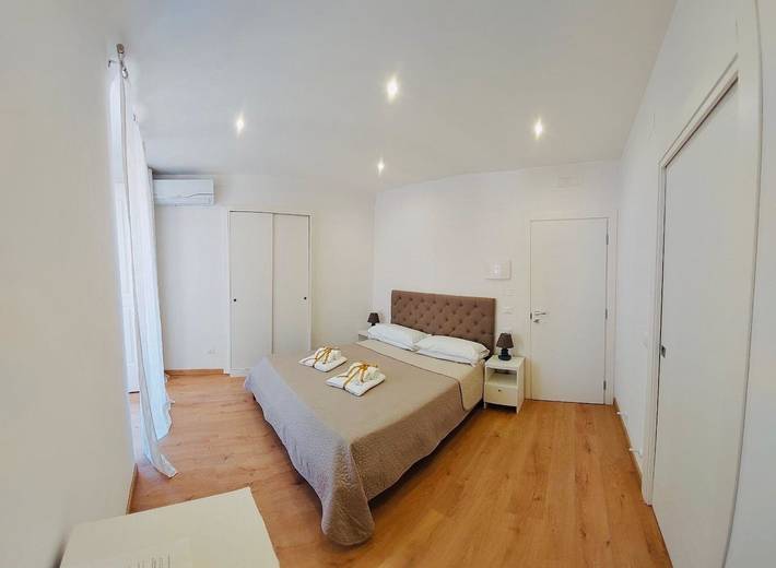 Appartamento intero, Appartamento vacanze per 4 persone con balcone in Spiaggia di Levante, Rodi Garganico