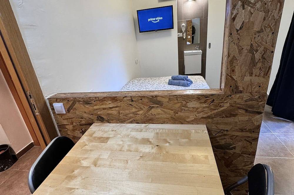 Apartamento entero, Hermosa planta baja nueva con patio y baño privado!! in Mataró, Costa del Maresme
