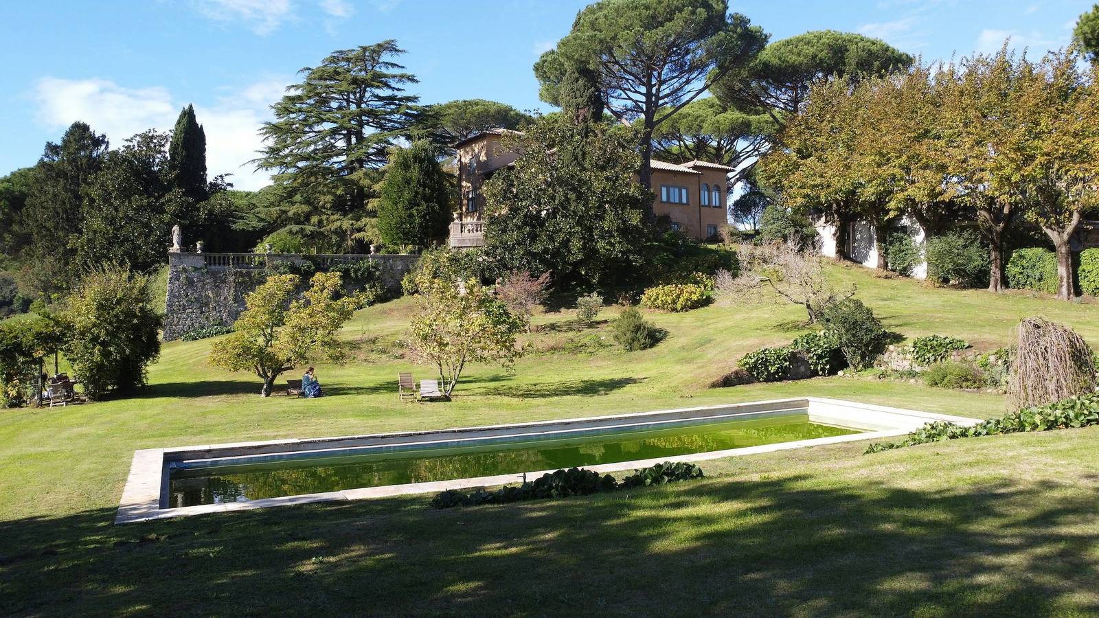 Villa con pinar y vistas al lago en la región de Tuscia in Manziana, Lago de Bracciano