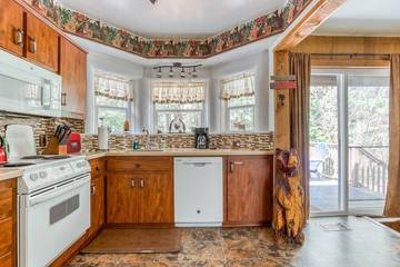 Vacation House for 6 Guests in Mount Hood Village, Mount Hood, Picture 4