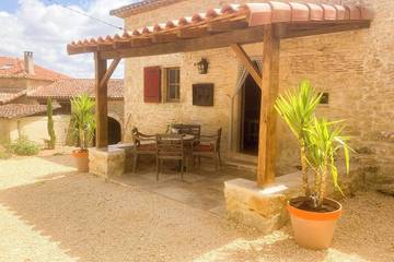 Gîte pour 2 personnes, avec jacuzzi et jardin à Montcabrier