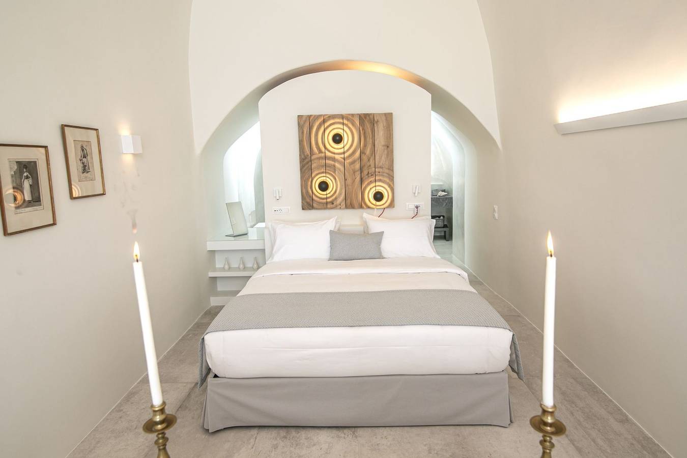 Elegant Santorini Villas | Villas Aloia | Private Hot Tub | Air Conditioning | 1 Bedrooms | Oia in Oia, Santorin