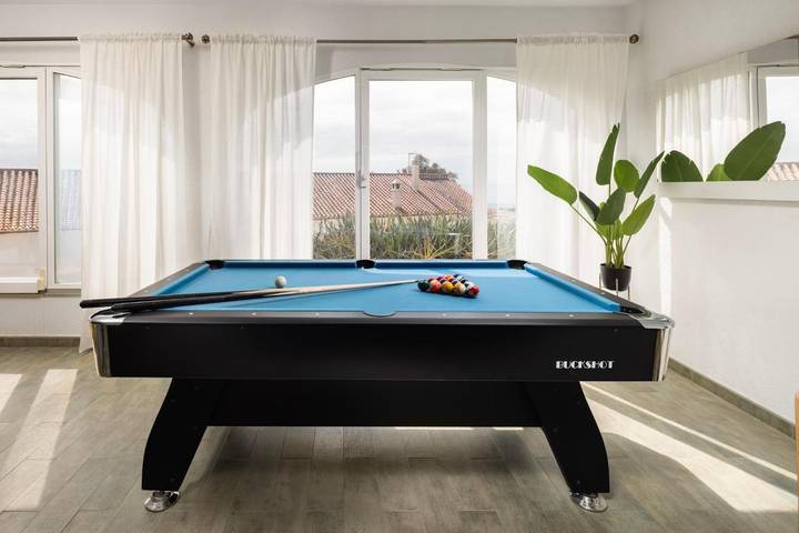 Villa 'Jardín con Piscina y Billar' con Vistas al Mar, Wi-Fi y Aire Acondicionado in Urbanizacion La Esperanza, Vélez-Málaga