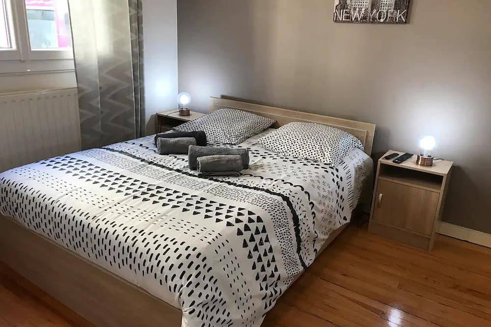 Entire apartment, Hyper Centre: Bright 2-bedroom designer apartment. in Tarbes, Hautes-Pyrénées