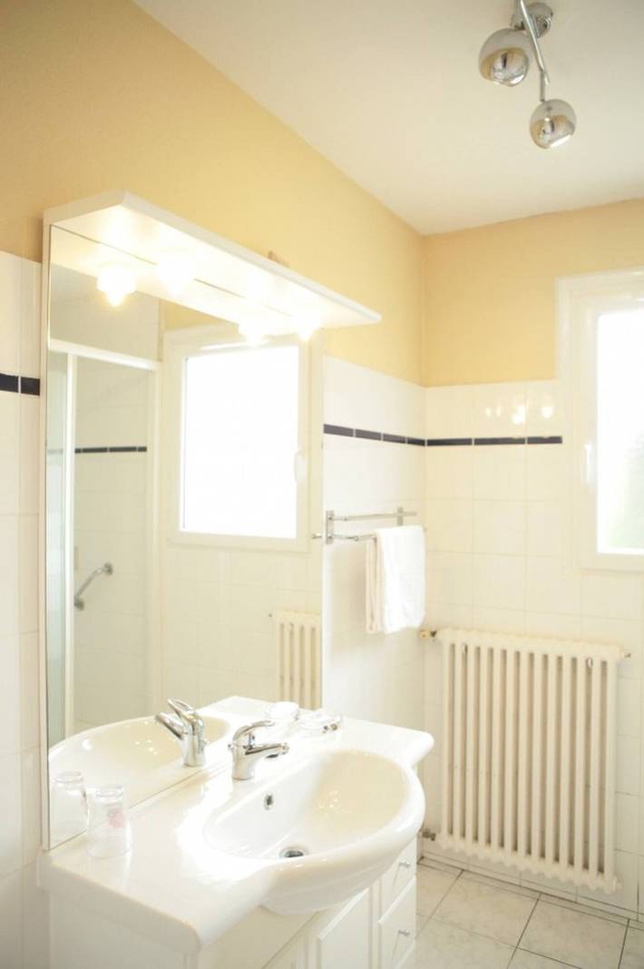 Entire apartment, Apartment 'L'avocette' with Shared Pool, Shared Terrace and Wi-Fi in Sarzeau, Côte des Mégalithes