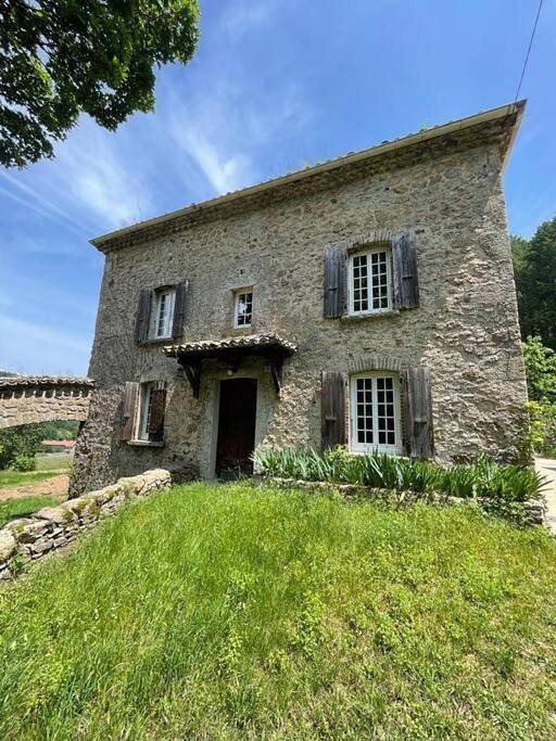 Four-Bedroom House in Vocance, Région de Tournon-sur-Rhône