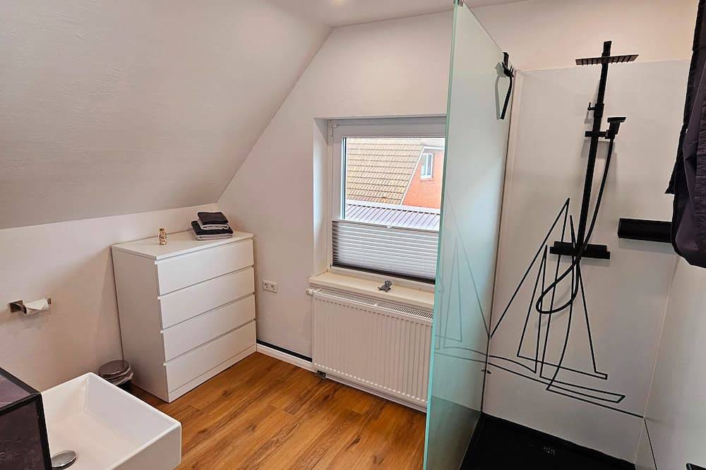 Ganze Wohnung, Apartment 'Matje' mit Seeblick, gemeinsamer Terrasse und Wlan in Langeneß, Halligen