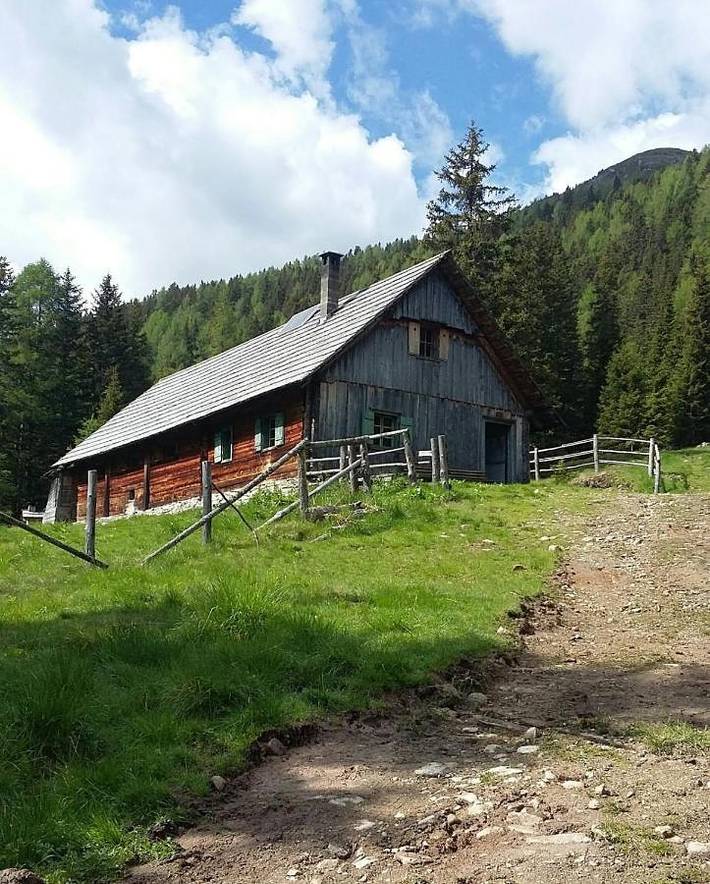 Ferienhaus für 7 Personen, mit Whirlpool und Terrasse sowie Garten und Ausblick