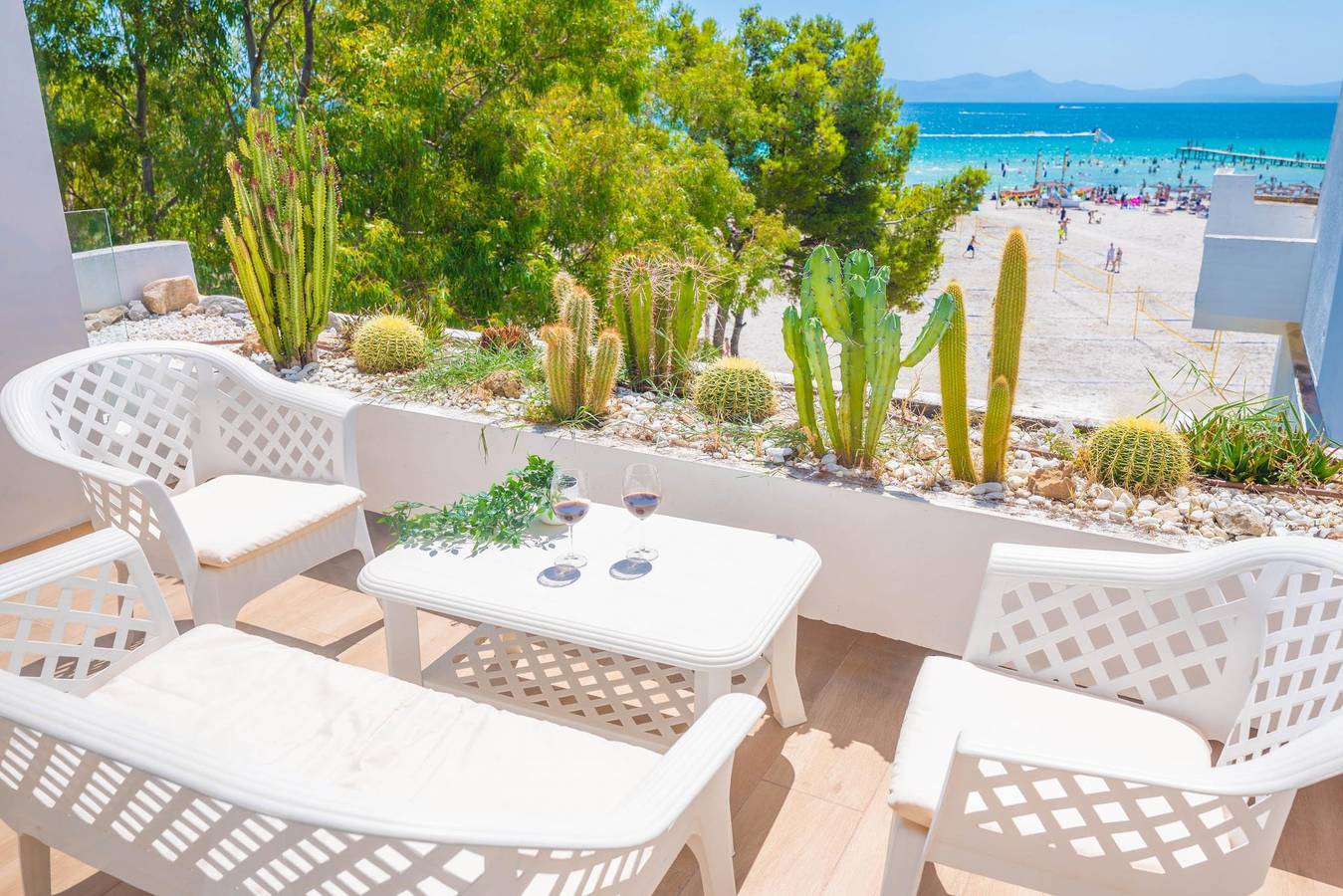 Appartement de vacances entier, Mar Esmeralda - Bel appartement en bord de mer avec Wifi gratuit in Playa de Alcúdia, Alcúdia