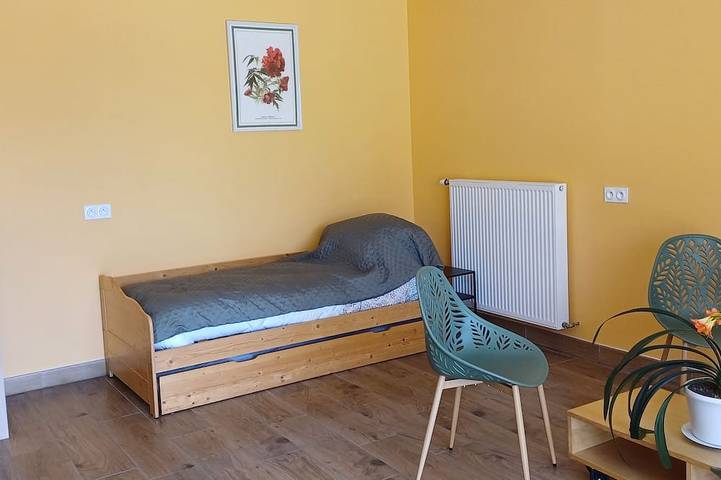 Location de vacances pour 3 personnes, avec jardin à Ahuillé - 2