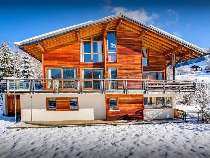 Location de vacances pour 6 personnes, avec sauna et jardin ainsi que terrasse et jacuzzi, animaux acceptés à Saint-Jean-de-Sixt