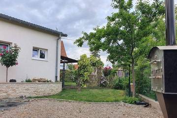 Gîte pour 6 personnes, avec jacuzzi ainsi que terrasse et jardin, animaux acceptés à Wettolsheim