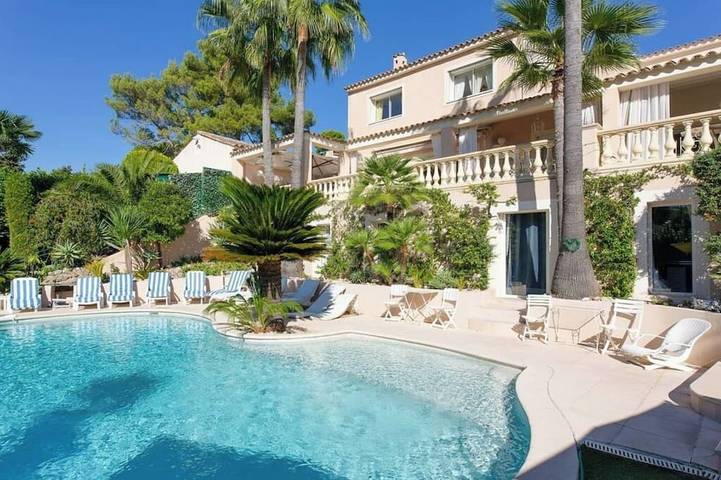 Ferieudlejning for 20 personer, med jacuzzi og have samt sauna i Antibes