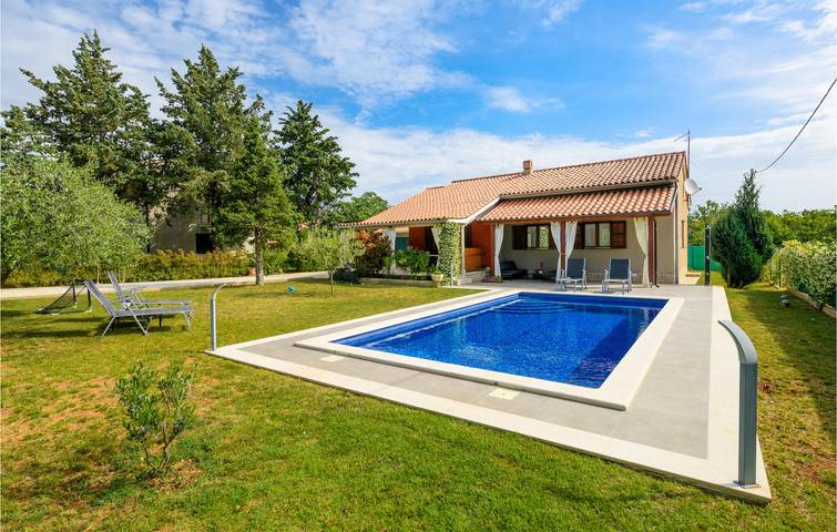 Reizende 2-Zimmer-Wohnung mit Pool, in der Nähe der Küste und des Stadtzentrums in Krnica, Marčana