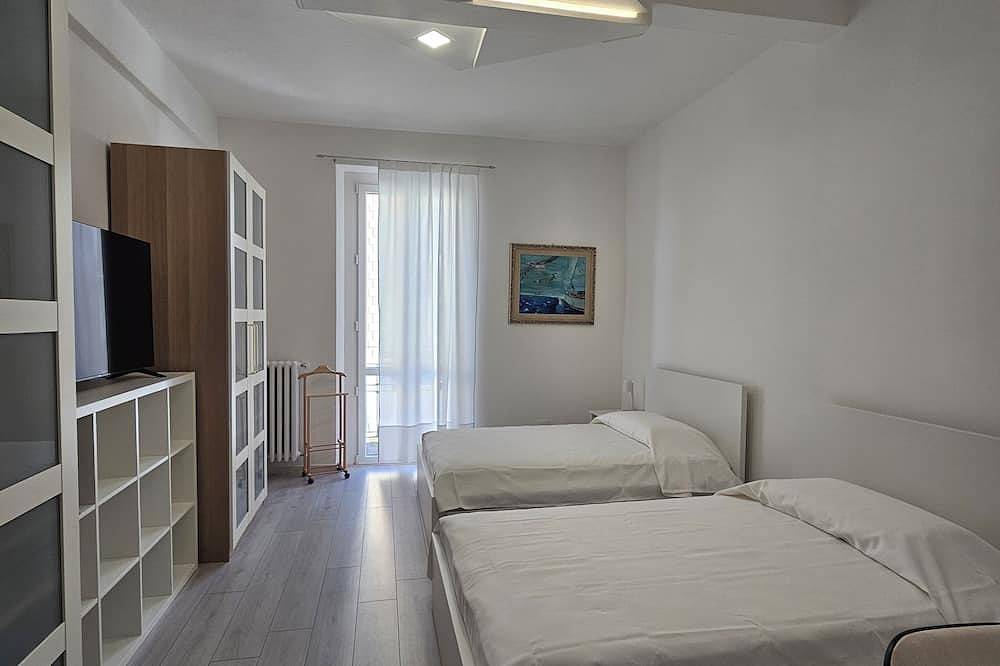 Appartamento intero, Nuovissimo appartamento semicentrale comodissimo ai servizi in Novara (Italia), Provincia di Novara