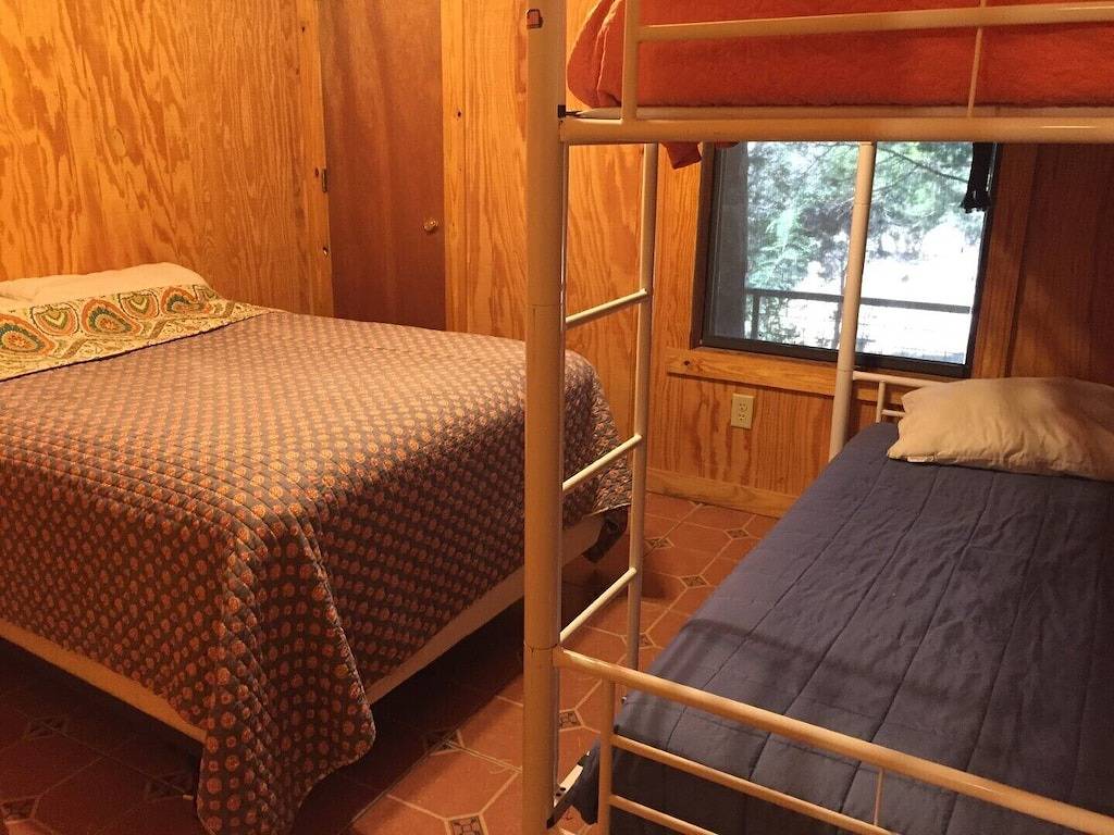 Erhabenes Oasis-Rock-Tauchbecken, Wasserfall, Cabana, 3 Terrassen, Bergblick in Concan, Uvalde County