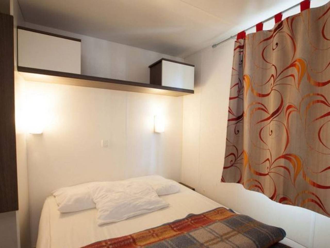 Mobile Home with Terrace for 4 People in Moncrabeau, Nérac en omgeving