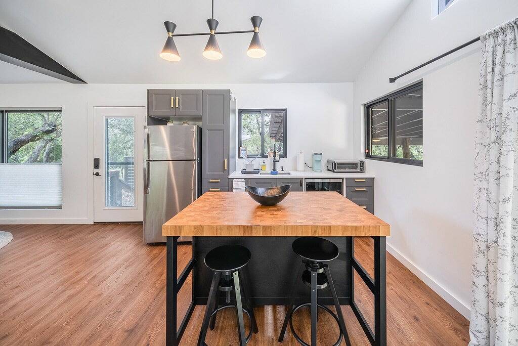 Texas Retreat- Sunset Rock | Romantic Hideaway for Two in Wimberley, Hays County