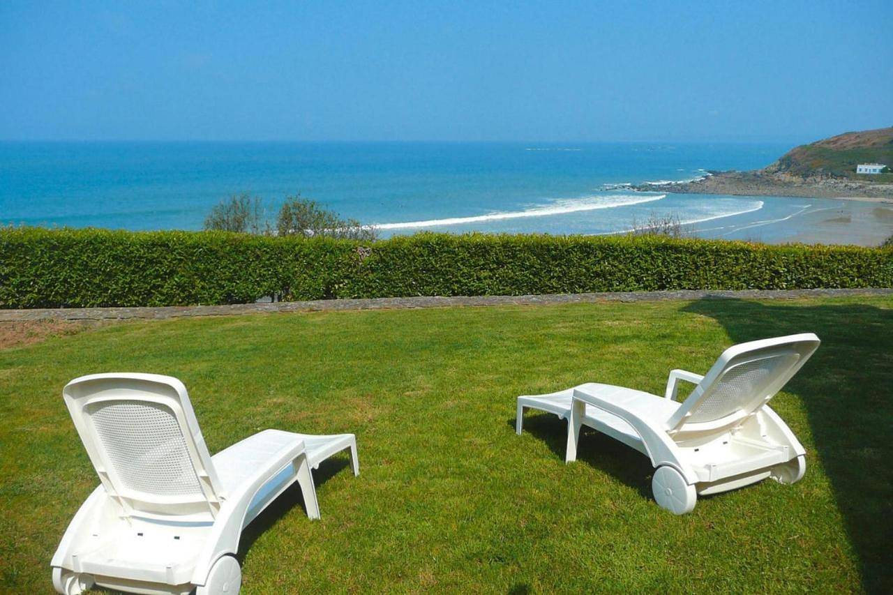 Three-Bedroom Holiday Home in Locquirec, Ceinture Dorée