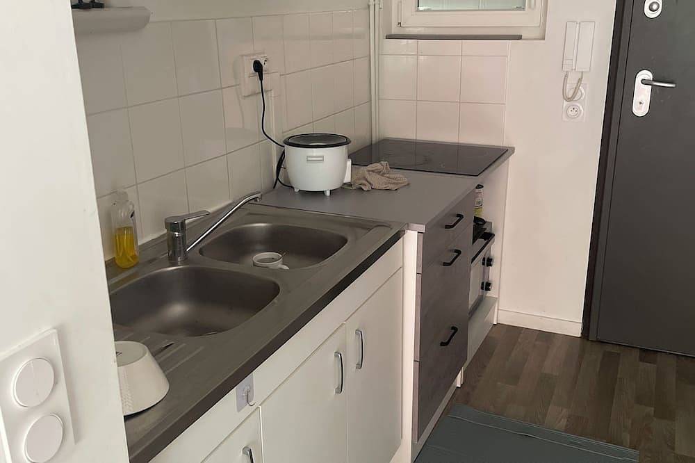 Ganze Wohnung, Clean, quiet accommodation with a garden in Évreux, Évreux und Umgebung