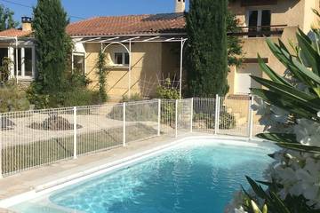 Location de vacances pour 8 personnes, avec piscine à Saint-Saturnin-lès-Avignon