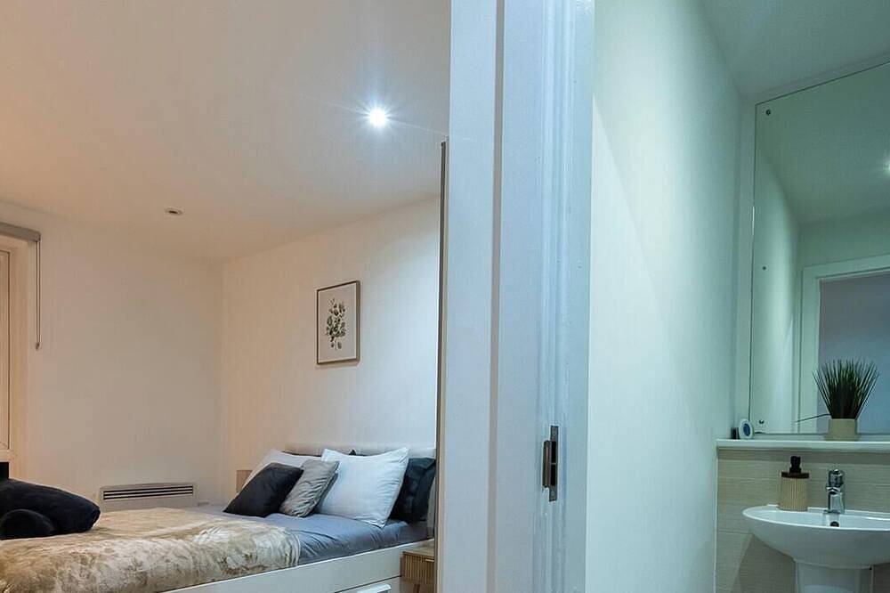 Entire apartment, Spacious Ancoats -Pool-Gym-Free Parking in Manchester, Greater Manchester