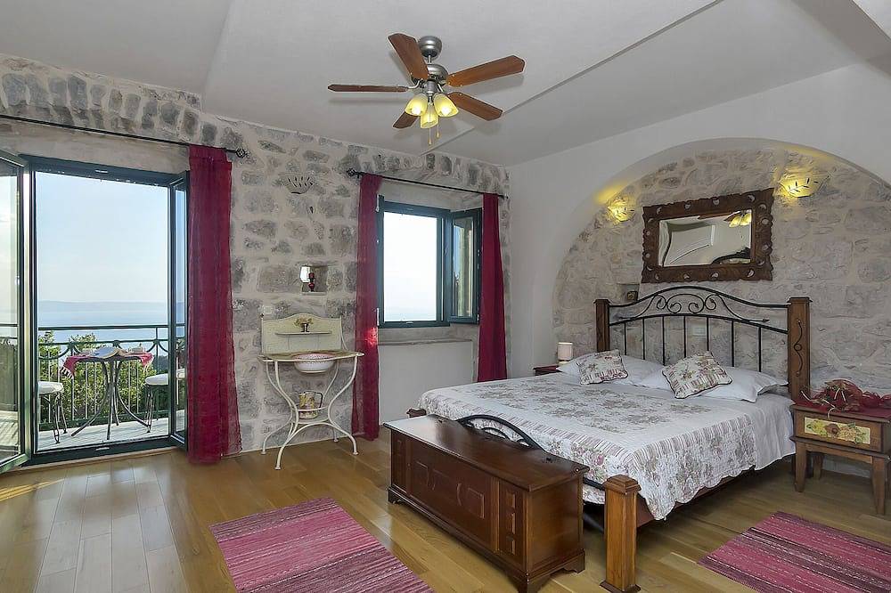 Last minute for June - romantic villa with pool and Bbq, 6 min from the sea in Podgora, Makarska Riviera