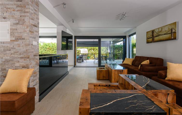Geräumiges Apartment mit 2 Schlafzimmern am Pool in der Nähe der Küste und von Restaurants in Batana Beach, Fazana