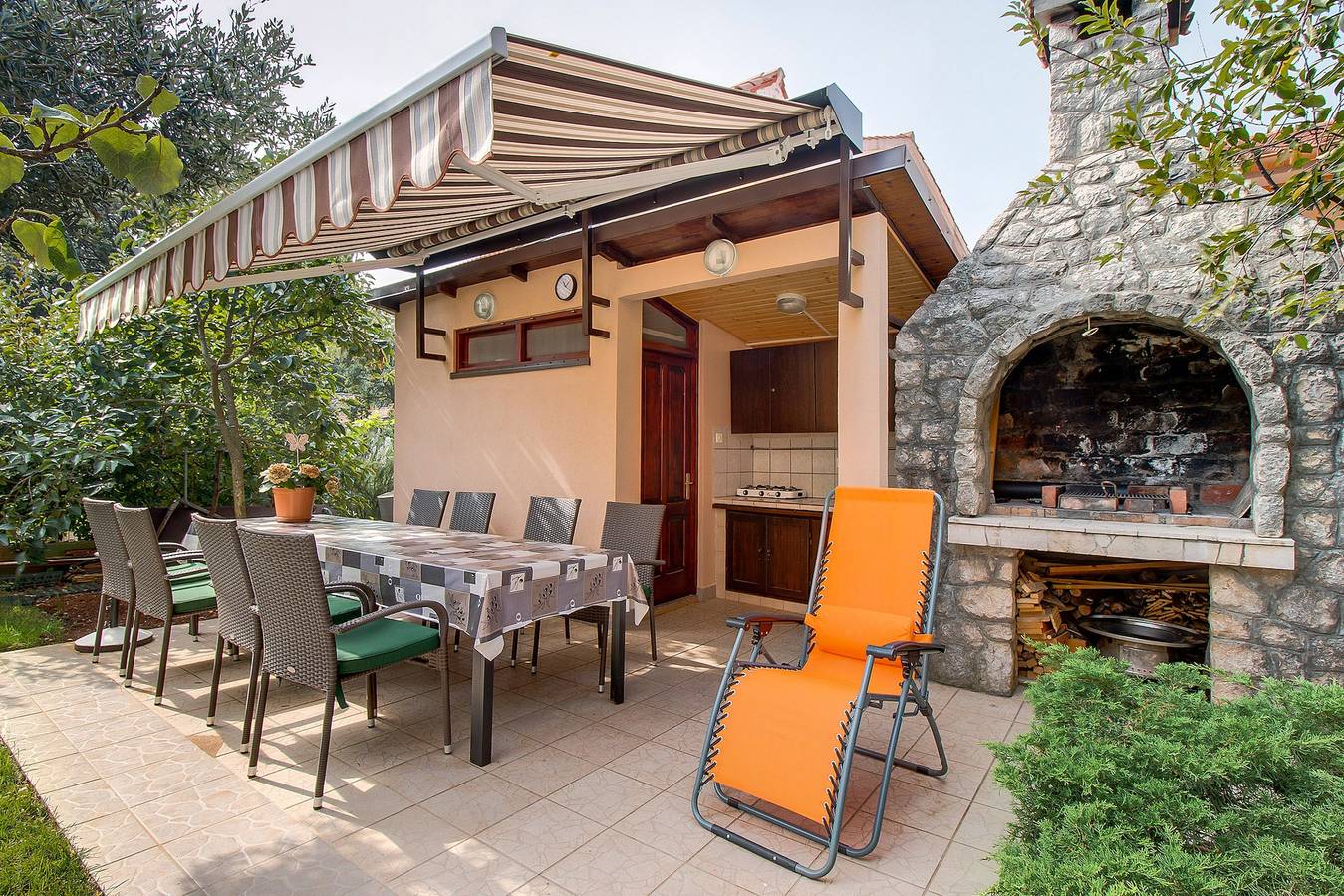 Ganze Wohnung, 1-Zimmer-Ferienwohnung mit Terrasse Artatore (Losinj) A-7934-a in Mali Lošinj, Aratore