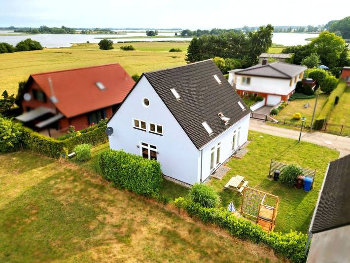 Ferienhaus für 14 Personen, mit Balkon und Garten, kinderfreundlich in Garz/Rügen