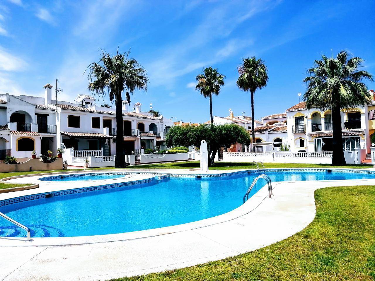 Kleines Ferienhaus mit Gemeinschaftspool in Torrevieja in Torrevieja, Costa Blanca