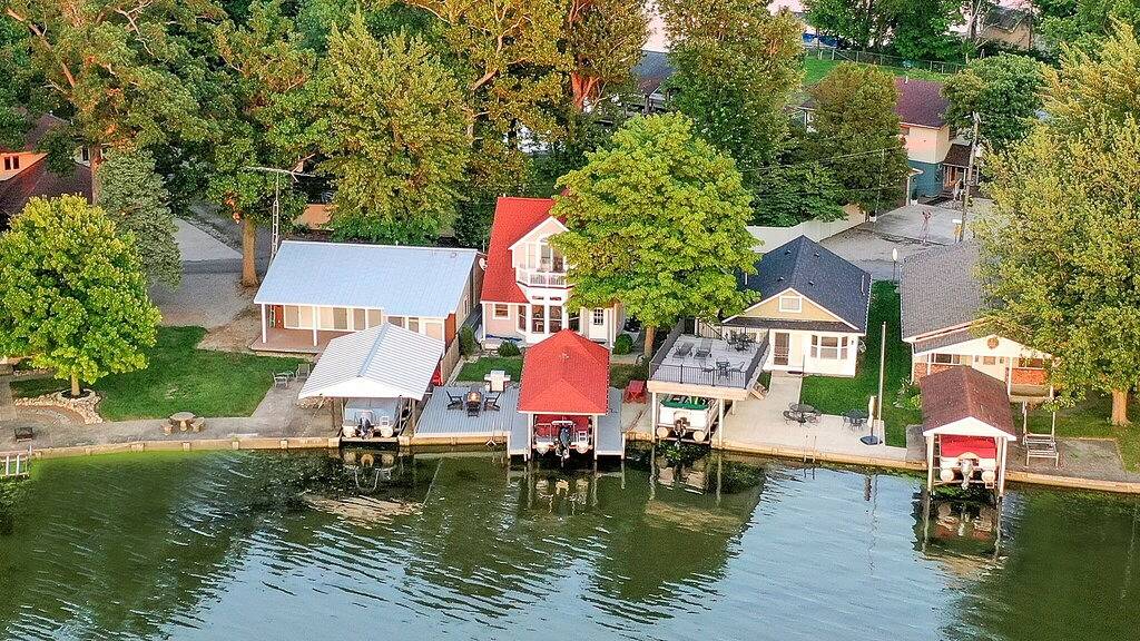 Best Sunsets on Indian Lake. Perfect for fall & winter escapes! Close to skiing. in Indian Lake