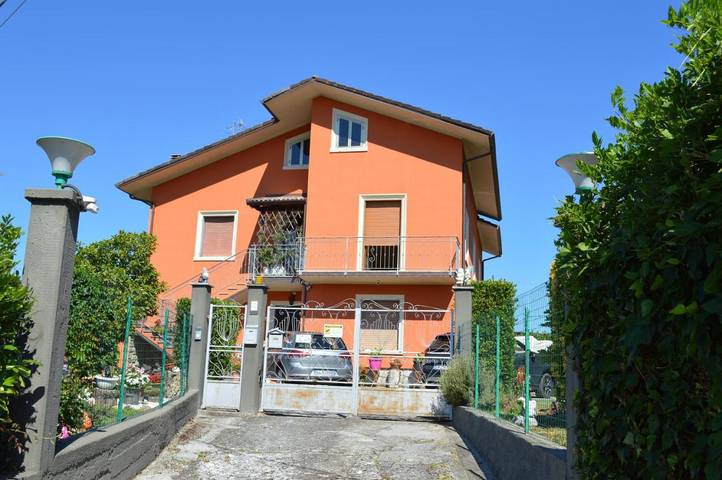 Ferienhaus für 6 Personen, mit Balkon und Terrasse sowie Garten und Pool