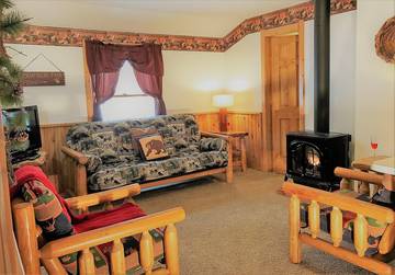 Log Cabin for 6 Guests in Rapid City, Black Hills, Picture 4
