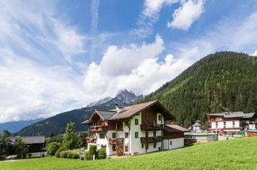 Ferienhaus für 6 Personen, mit Ausblick und Garten sowie Sauna, mit Haustier in Werfenweng