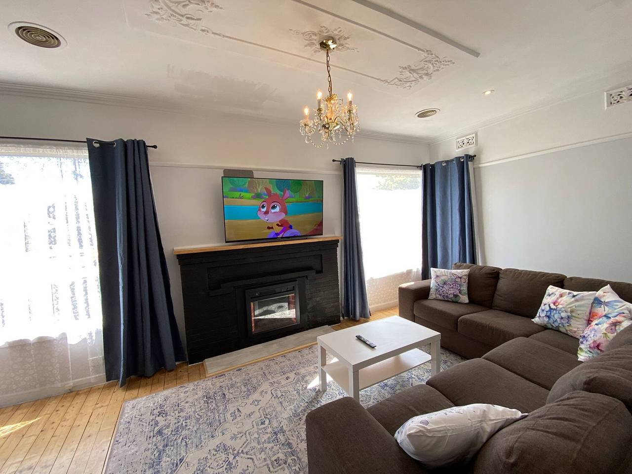 Central 1940s Bendigo Home Hamptons Heritage Reno in City of Greater Bendigo