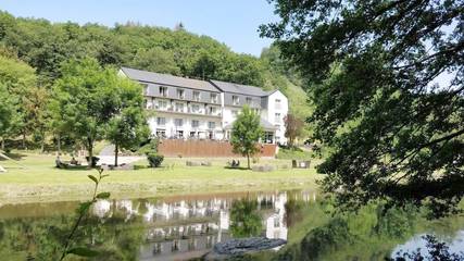 Hôtel pour 4 personnes, avec vue ainsi que sauna et jardin, animaux acceptés à Bourscheid (Moselle)