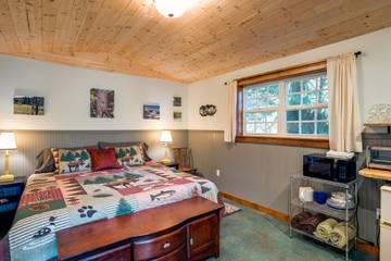 Log Cabin for 2 Guests in Mount Baker-Snoqualmie National Forest, Washington, Picture 4